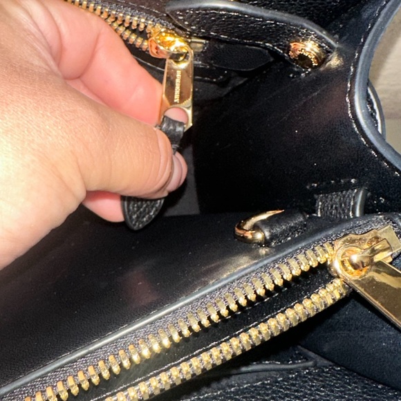 Burberry Medium LeatherTitle Bag - Picture 7 of 8